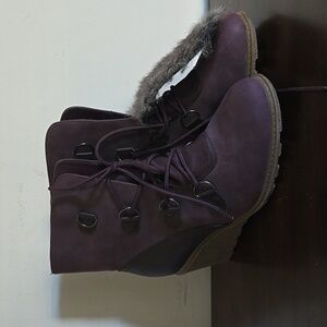 Avenue cloudwalker wedge boot faux fur lace up 11W Maroon